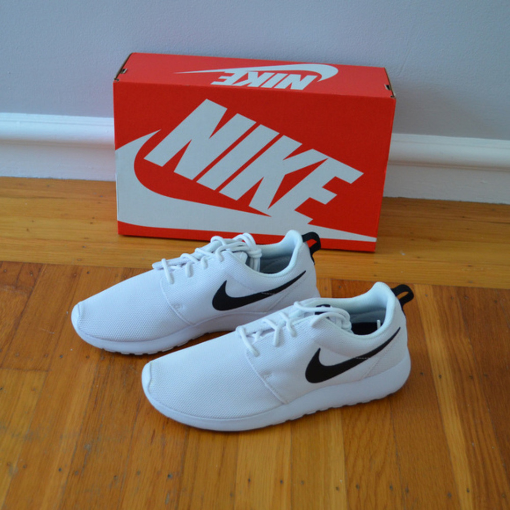 NIKE White Casual Shoes - Picture 4 of 8